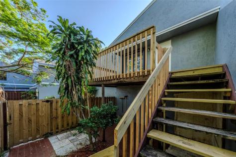 15 Crossings Circle Boynton Beach FL 33435