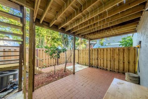 15 Crossings Circle Boynton Beach FL 33435