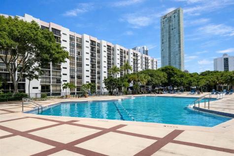 16919 N Bay Road Sunny Isles Beach FL 33160