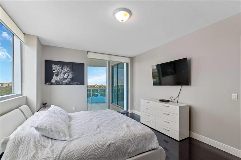 2641 N Flamingo Road Sunrise FL 33323