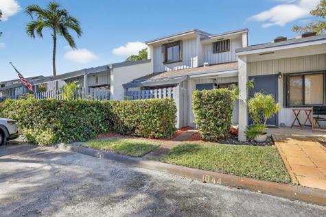 1642 N 15th Terrace Hollywood FL 33020