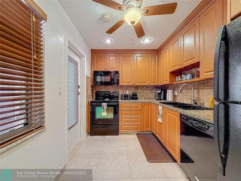 4270 NW 40th Street Lauderdale Lakes FL 33319