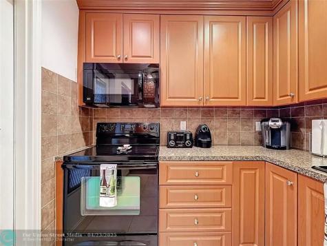 4270 NW 40th Street Lauderdale Lakes FL 33319