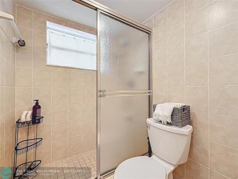 4270 NW 40th Street Lauderdale Lakes FL 33319