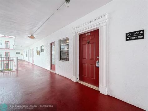 4270 NW 40th Street Lauderdale Lakes FL 33319