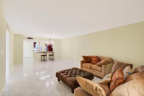 7076 Huntington Lane Delray Beach FL 33446