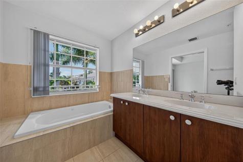 2725 NE 8th Avenue Wilton Manors FL 33334