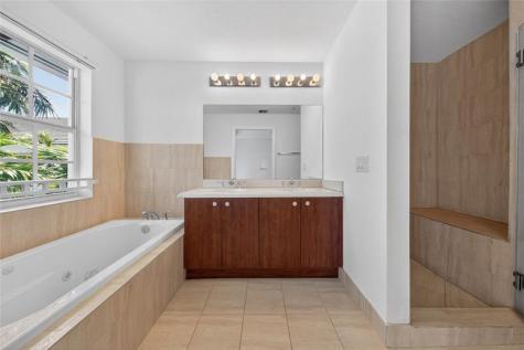 2725 NE 8th Avenue Wilton Manors FL 33334