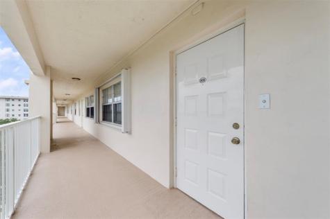 3520 Oaks Way Pompano Beach FL 33069