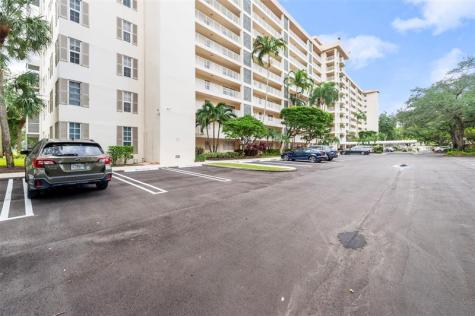 3520 Oaks Way Pompano Beach FL 33069