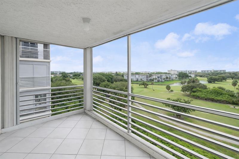 3520 Oaks Way Pompano Beach FL 33069