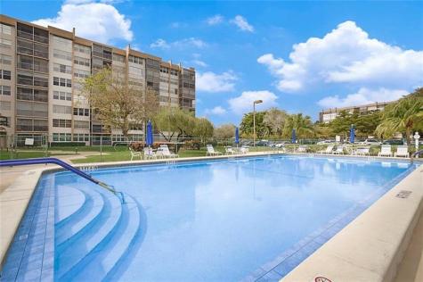 1400 Saint Charles Place Pembroke Pines FL 33026