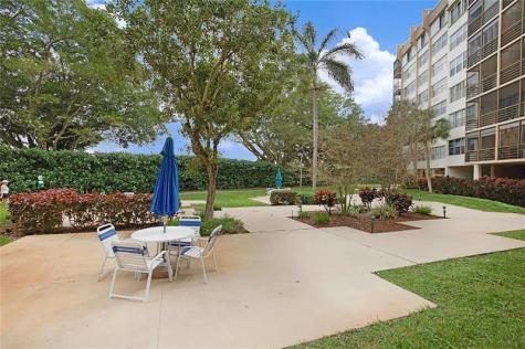 1400 Saint Charles Place Pembroke Pines FL 33026