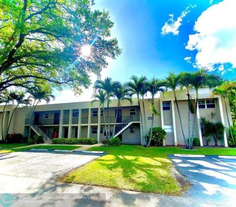 8512 Old Country Manor Davie FL 33328