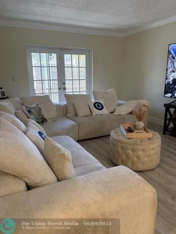 8512 Old Country Manor Davie FL 33328