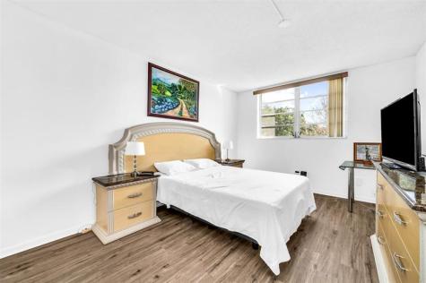 6071 NW 61 Tamarac FL 33319