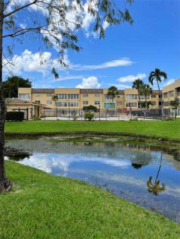 6071 NW 61 Tamarac FL 33319