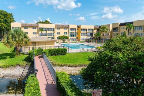 6071 NW 61 Tamarac FL 33319