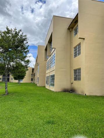 6071 NW 61 Tamarac FL 33319