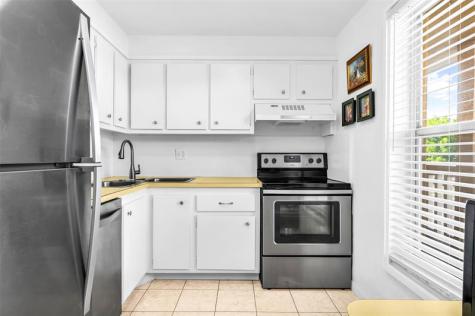 6071 NW 61 Tamarac FL 33319