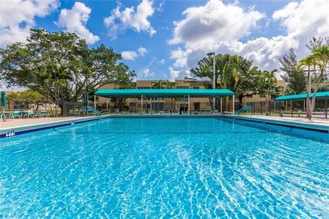 6071 NW 61 Tamarac FL 33319