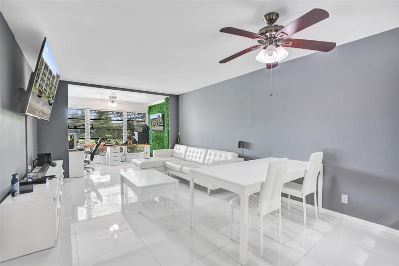 9235 Lagoon Place Davie FL 33324