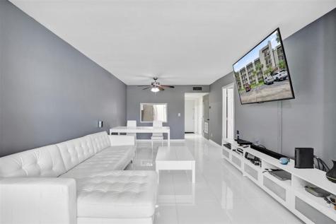 9235 Lagoon Place Davie FL 33324