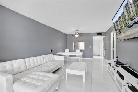 9235 Lagoon Place Davie FL 33324