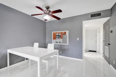 9235 Lagoon Place Davie FL 33324