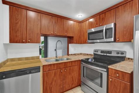 9235 Lagoon Place Davie FL 33324