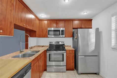 9235 Lagoon Place Davie FL 33324