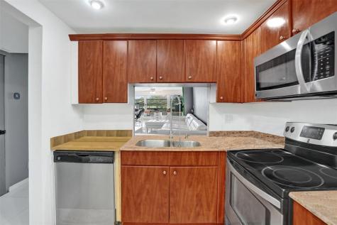 9235 Lagoon Place Davie FL 33324