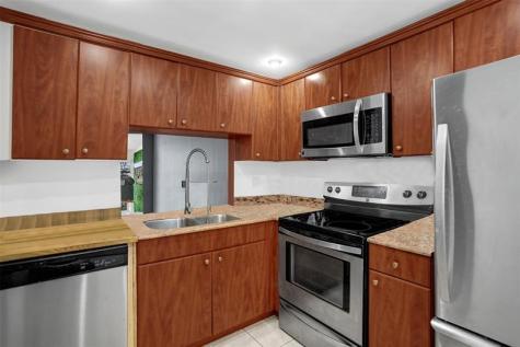 9235 Lagoon Place Davie FL 33324