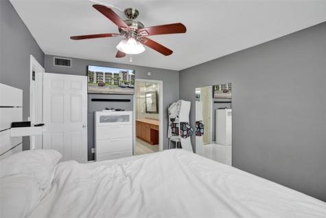 9235 Lagoon Place Davie FL 33324