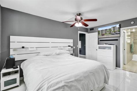 9235 Lagoon Place Davie FL 33324