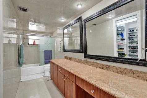 9235 Lagoon Place Davie FL 33324