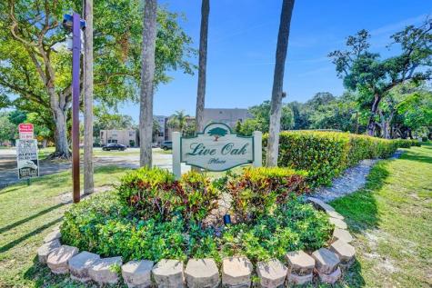 9235 Lagoon Place Davie FL 33324