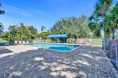 9235 Lagoon Place Davie FL 33324
