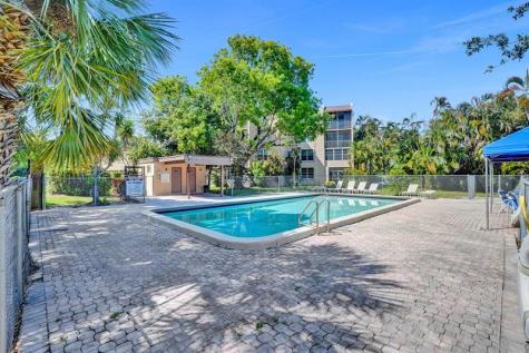 9235 Lagoon Place Davie FL 33324