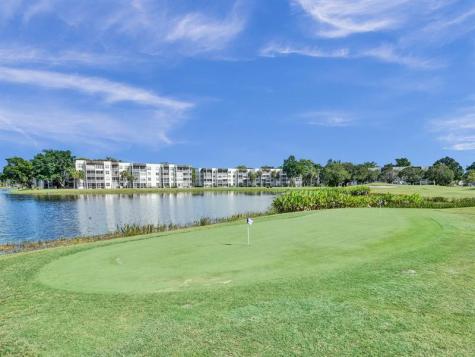 9235 Lagoon Place Davie FL 33324