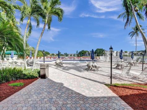 9235 Lagoon Place Davie FL 33324