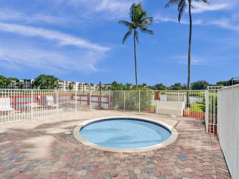 9235 Lagoon Place Davie FL 33324