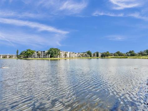 9235 Lagoon Place Davie FL 33324