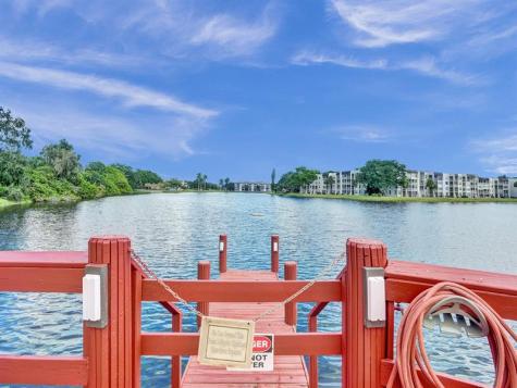 9235 Lagoon Place Davie FL 33324