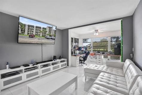 9235 Lagoon Place Davie FL 33324