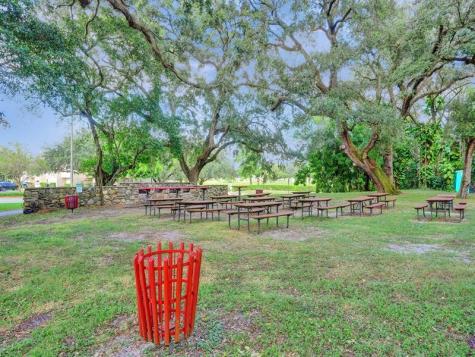 9235 Lagoon Place Davie FL 33324