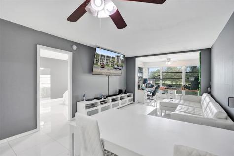 9235 Lagoon Place Davie FL 33324