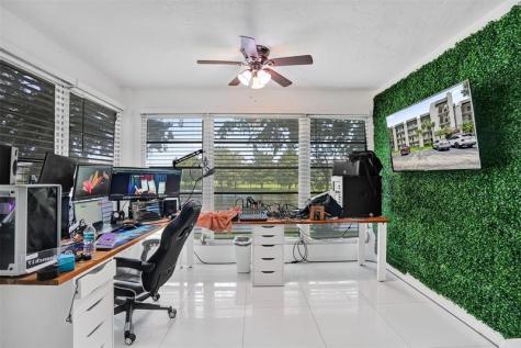9235 Lagoon Place Davie FL 33324