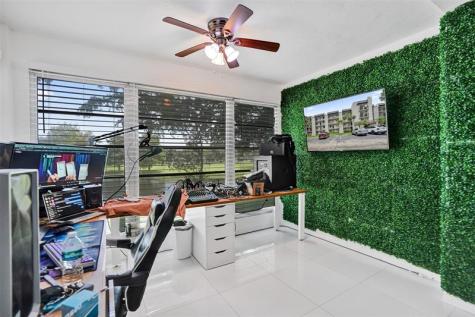 9235 Lagoon Place Davie FL 33324