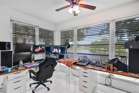 9235 Lagoon Place Davie FL 33324